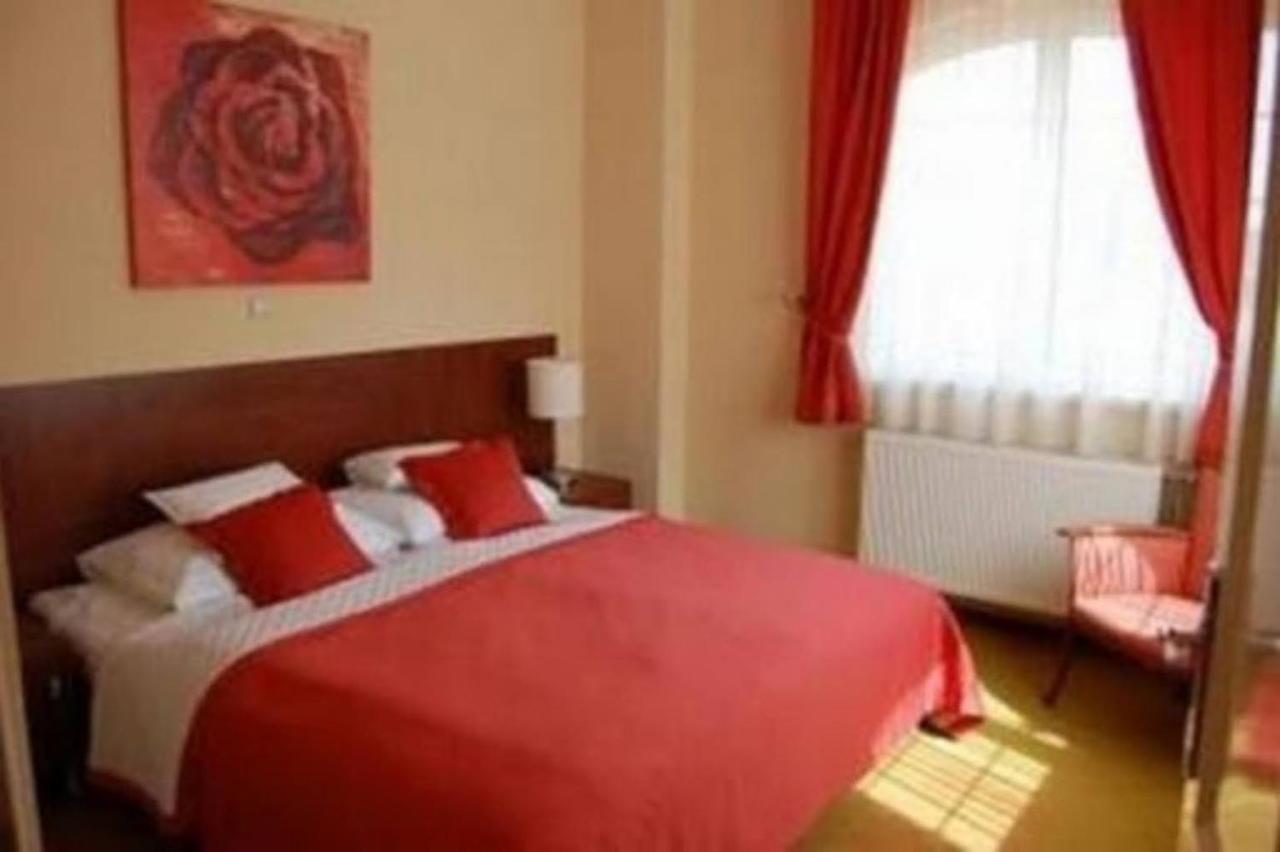 Staff House Отель типа 